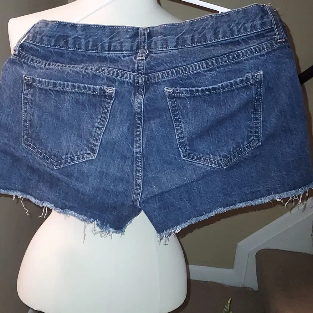 OLD navy short in excellent condition size 4